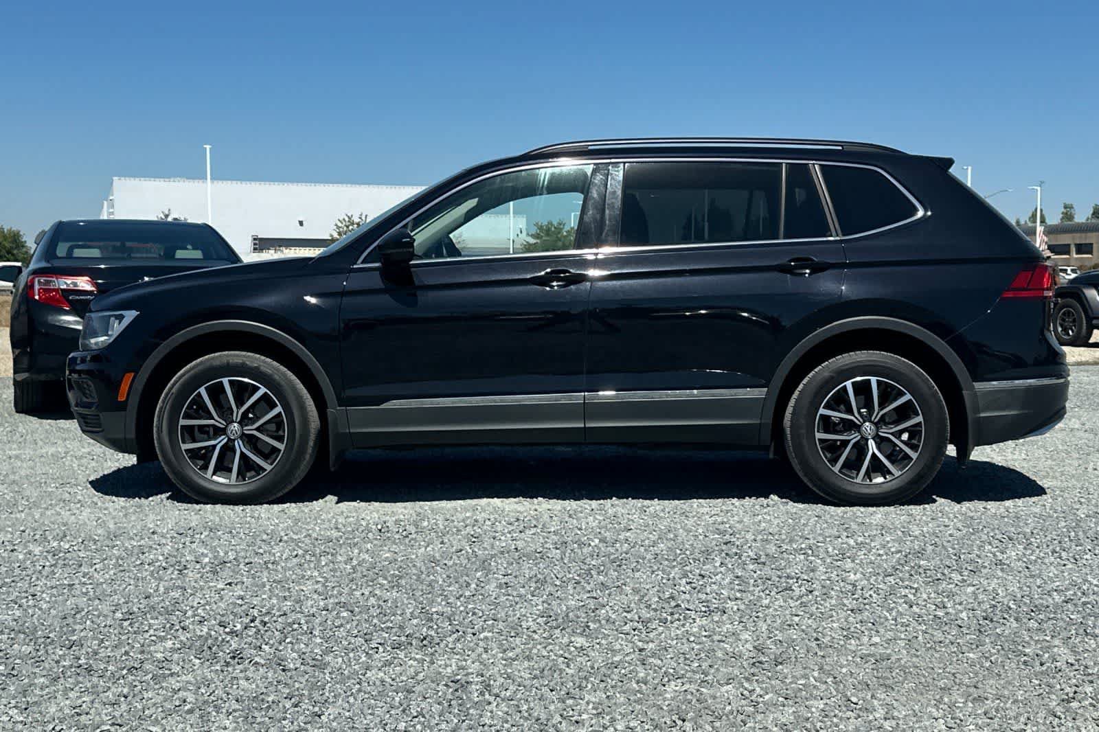 Used 2021 Volkswagen Tiguan SE w/ Panoramic Sunroof Package AWD/4WD image 6