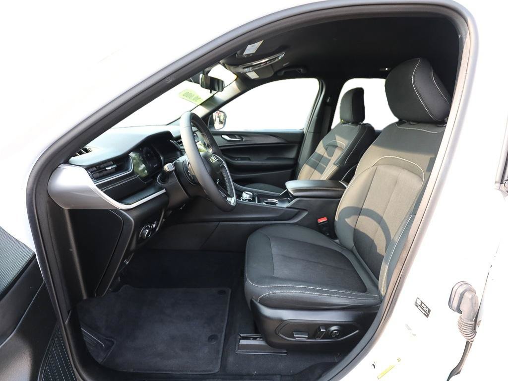 Used 2025 Jeep Grand Cherokee Laredo w/ MOPAR Finishing Package RWD image 12