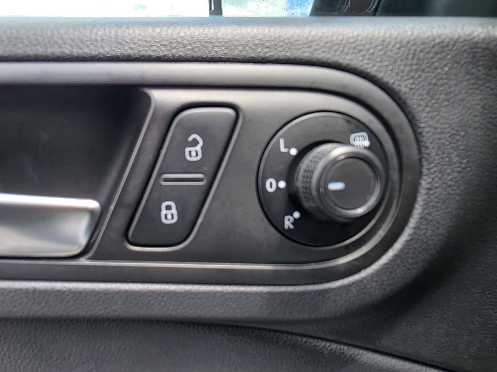 Used 2019 Volkswagen Beetle 2.0T S FWD image 11