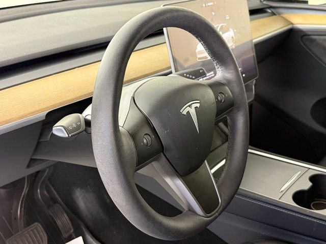 Used 2024 Tesla Model Y Long Range AWD/4WD image 18