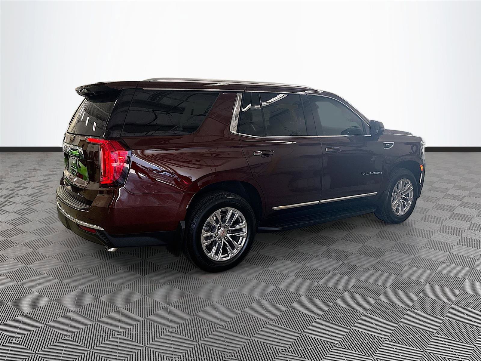 Used 2022 GMC Yukon SLT w/ SLT Luxury Package AWD/4WD image 7