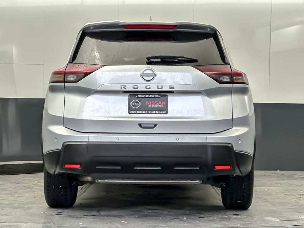 Used 2025 Nissan Rogue SV image 4
