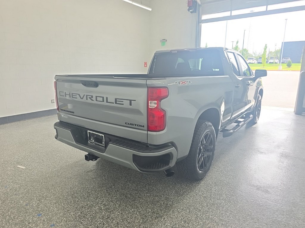 Used 2026 Chevrolet Silverado 1500 Custom w/ Turbomax Blackout Package AWD/4WD image 5