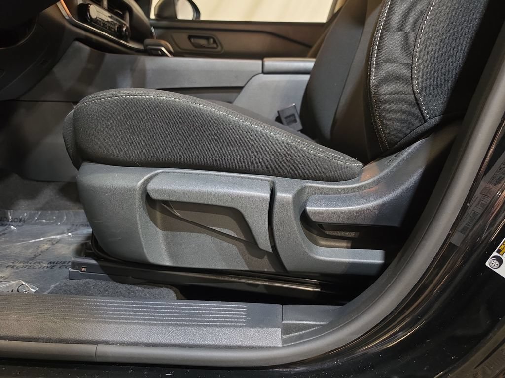 Used 2024 Nissan Rogue S FWD image 14