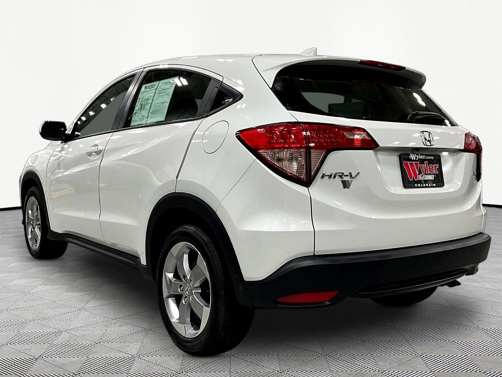 Used 2017 Honda HR-V LX image 4