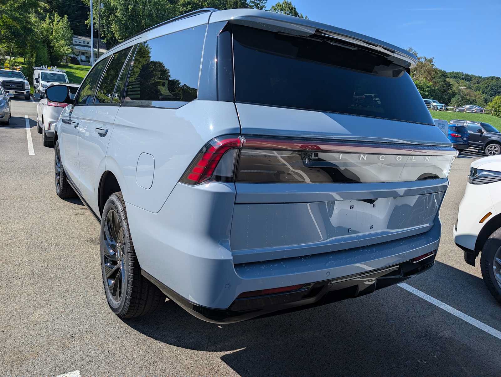 New 2027 Lincoln Navigator Reserve w/ Jet Appearance Package AWD/4WD image 9
