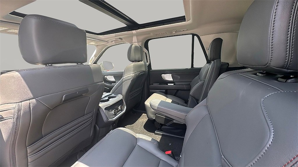 New 2025 Ford Expedition Active image 15