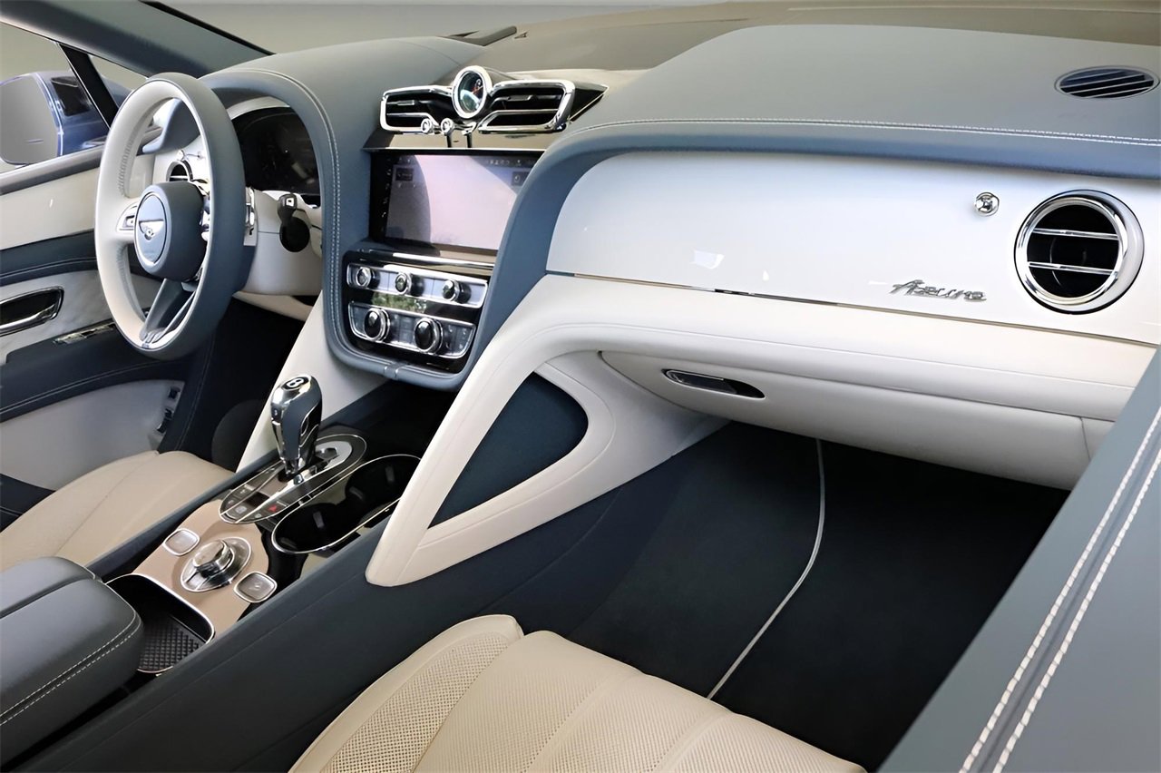 New 2025 Bentley Bentayga Extended Wheelbase image 2