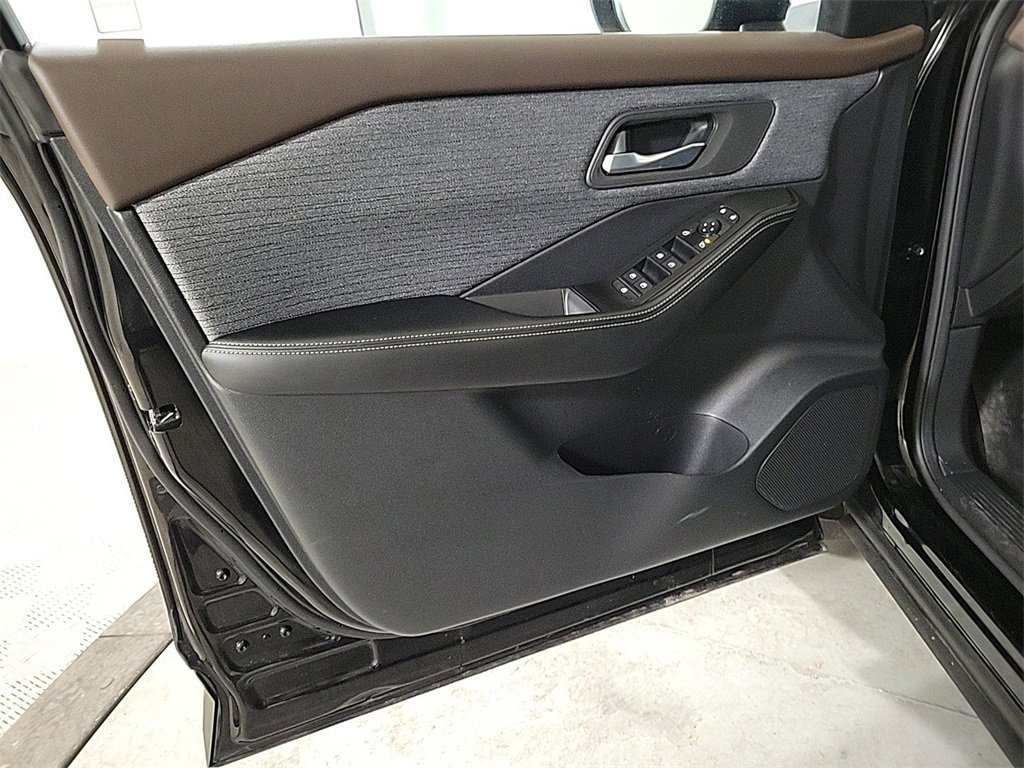 Used 2023 Nissan Rogue SV image 21