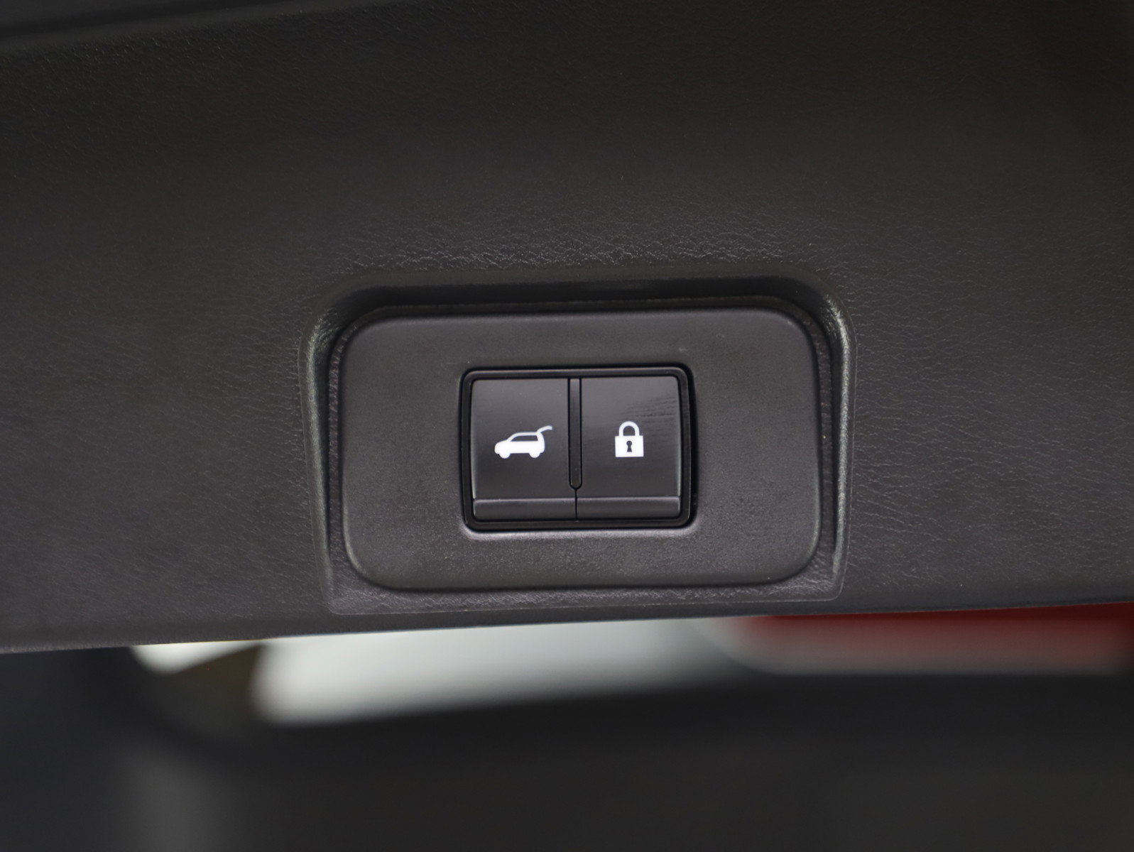 Used 2025 Nissan Rogue SV image 17