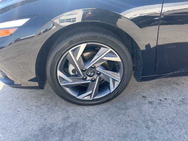 Used 2025 Hyundai Elantra Limited FWD image 29