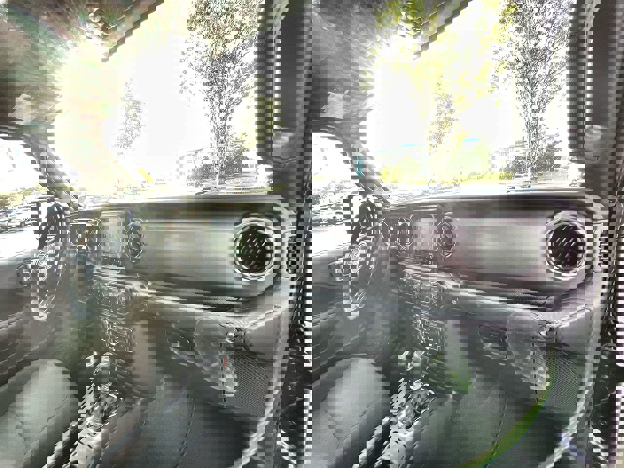 Used 2023 Jeep Gladiator Sport image 28