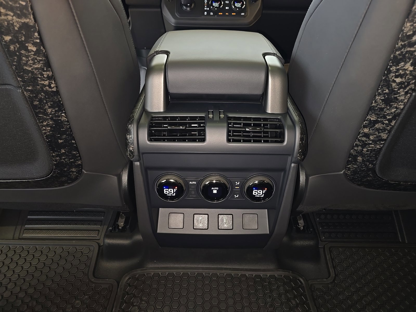 New 2026 Land Rover Defender 110 OCTA image 25