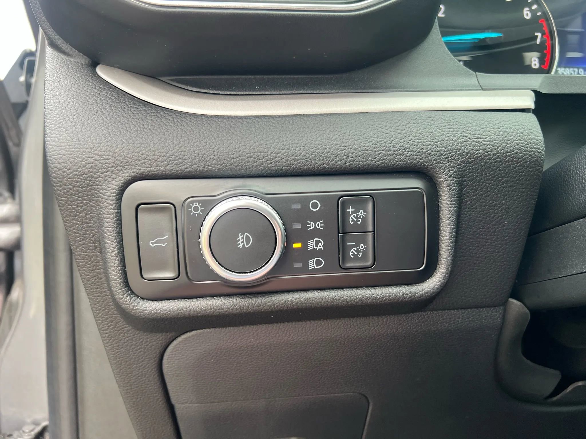 Used 2023 Ford Explorer XLT w/ Equipment Group 202A image 26