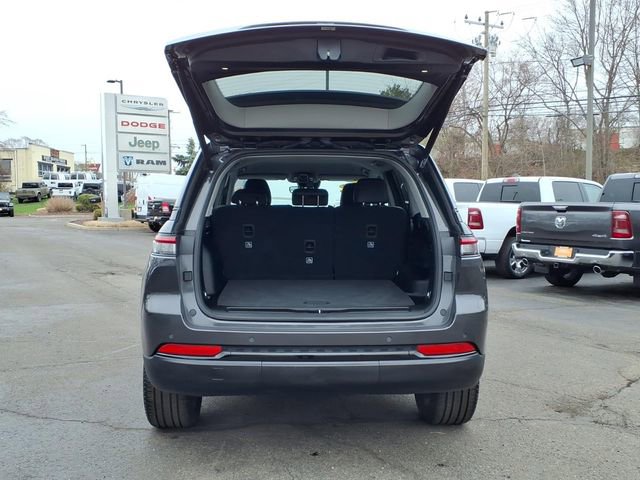 Used 2023 Jeep Grand Cherokee Limited w/ Black Appearance Package AWD/4WD image 10