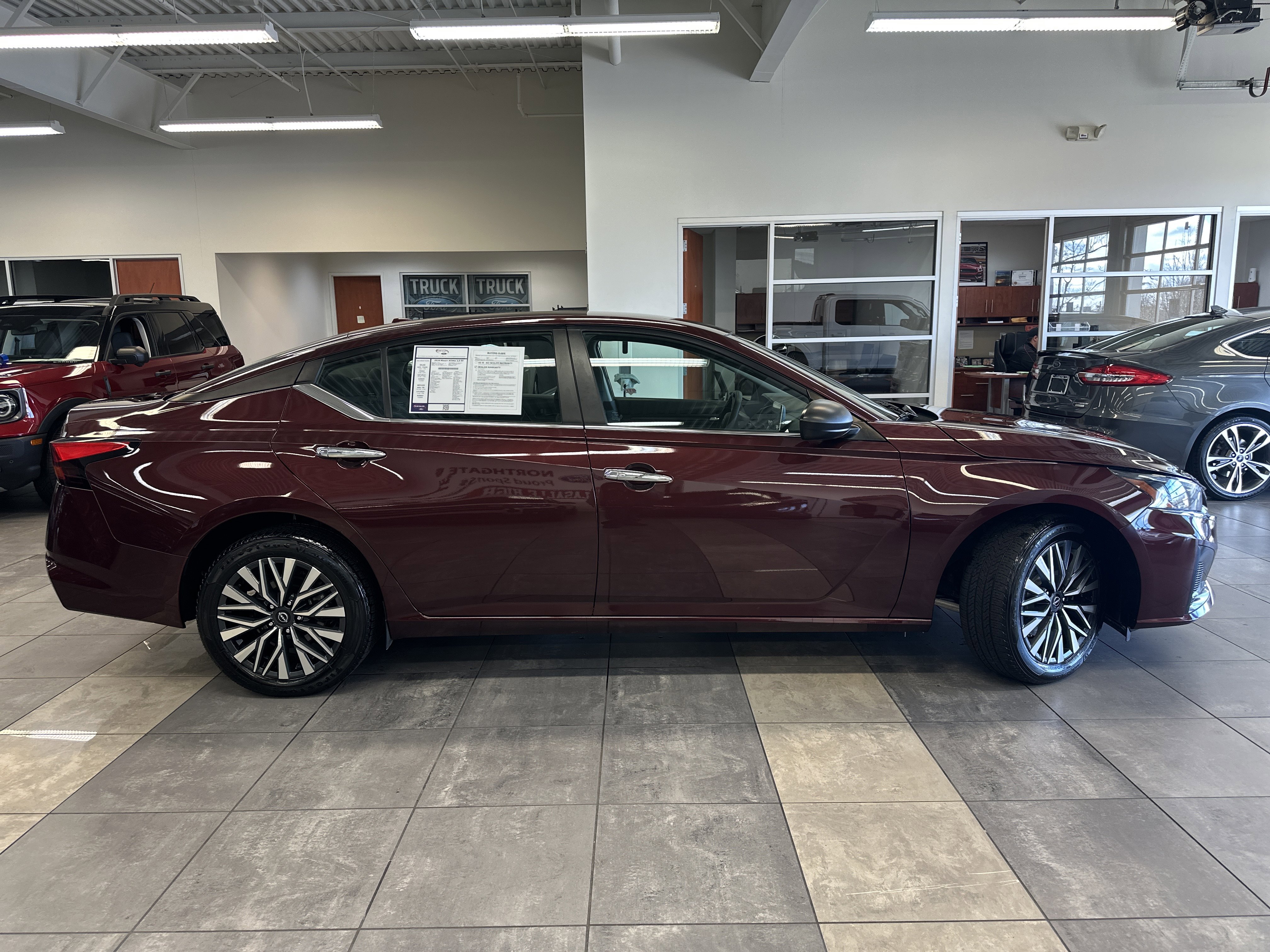 Used 2024 Nissan Altima 2.5 SV image 11