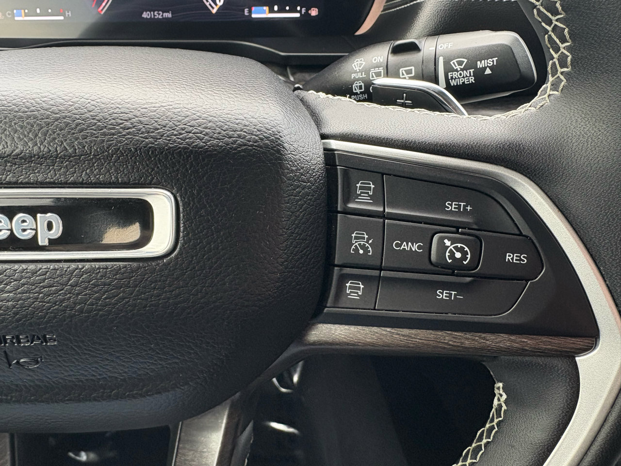 Used 2023 Jeep Grand Cherokee Limited w/ Black Appearance Package image 30