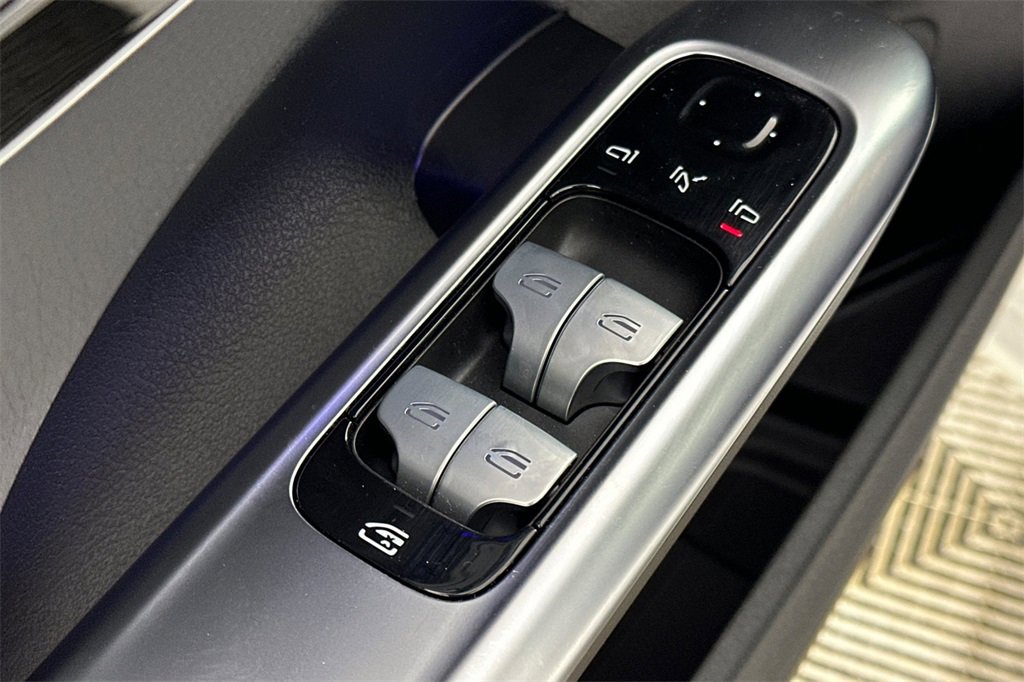 Used 2023 Mercedes-Benz C 300 Sedan image 12