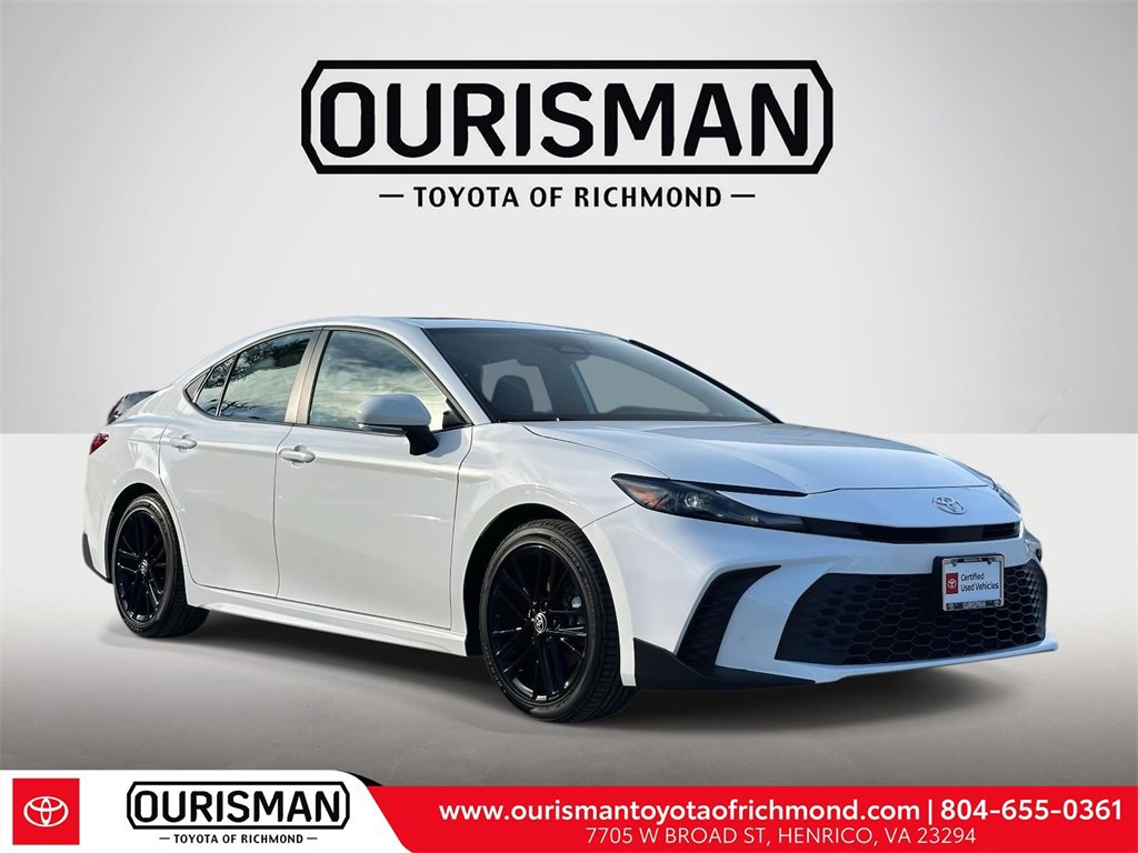 Certified 2025 Toyota Camry SE image 1