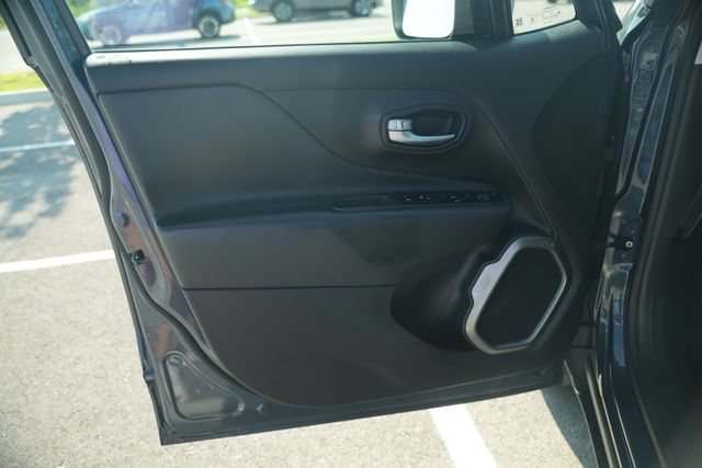 Used 2022 Jeep Renegade Latitude AWD/4WD image 14