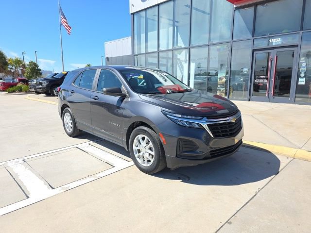 Used 2022 Chevrolet Equinox LS FWD image 2