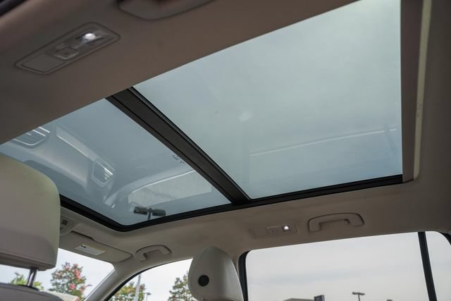 Used 2020 Volkswagen Tiguan SE w/ Panoramic Sunroof Package AWD/4WD image 28