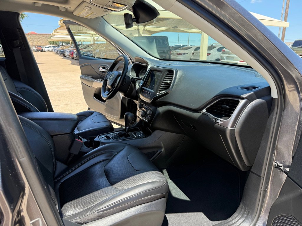 Used 2021 Jeep Cherokee Latitude Lux w/ Sun & Sound Group FWD image 16