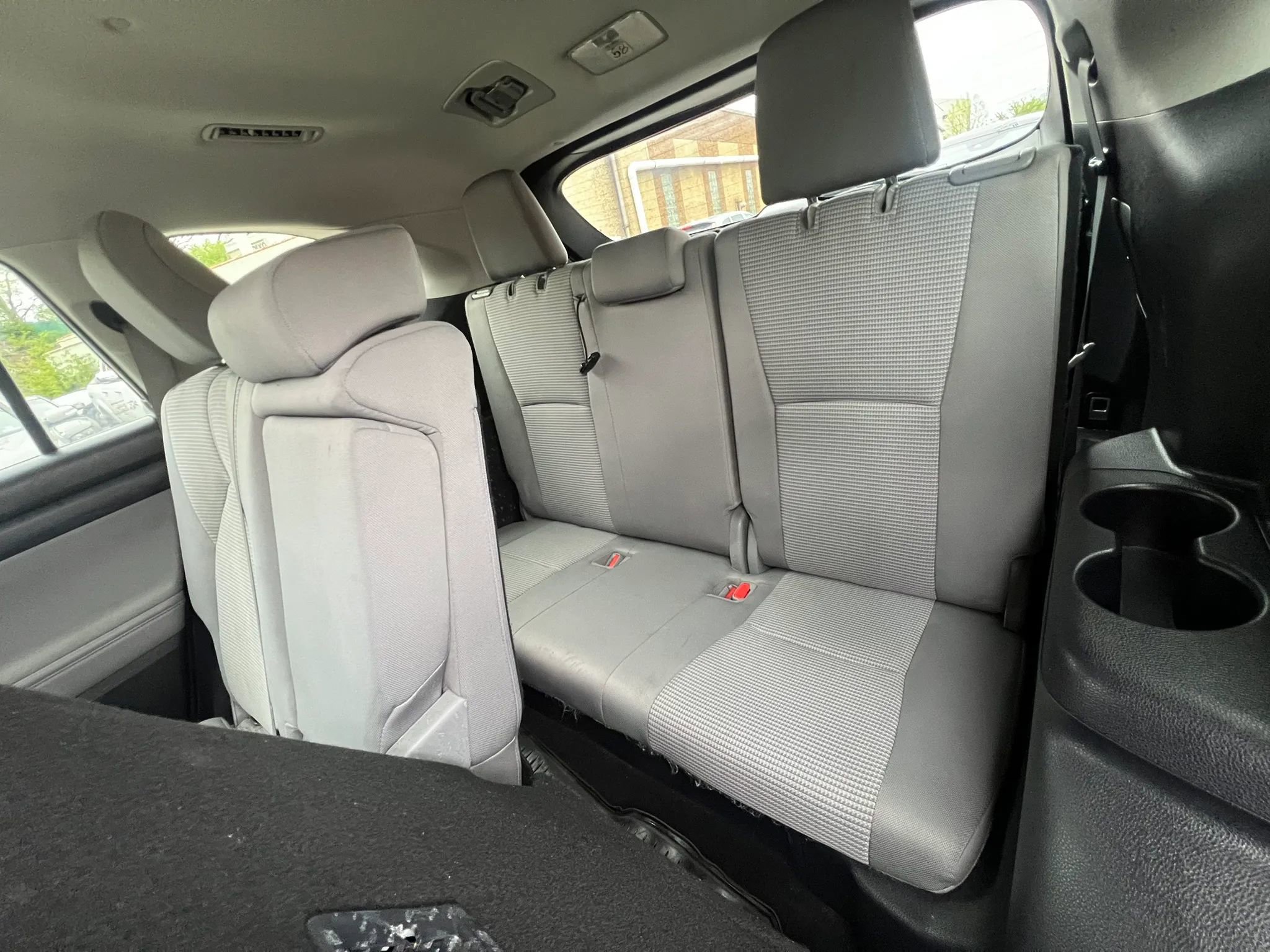 Used 2022 Toyota Highlander LE AWD/4WD image 12