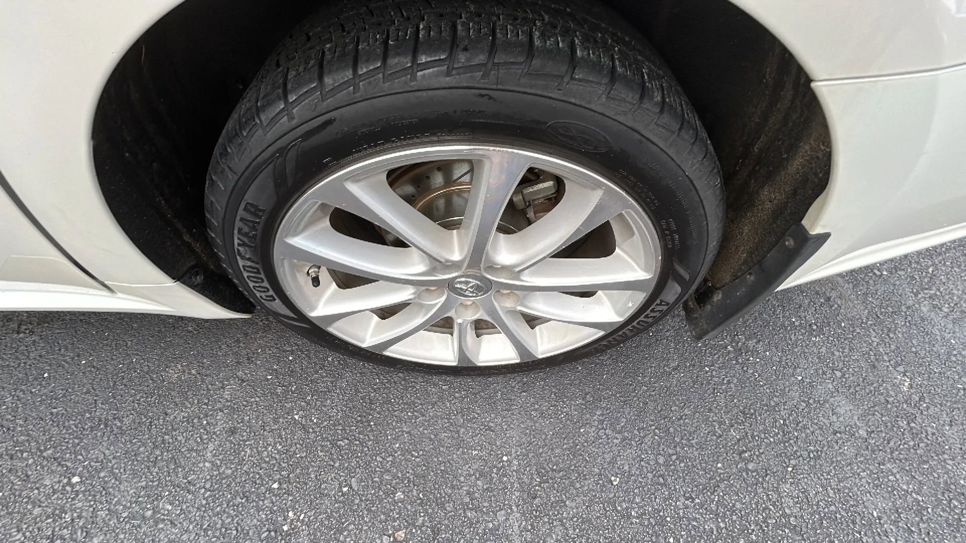Used 2013 Toyota Avalon XLE Touring FWD image 39