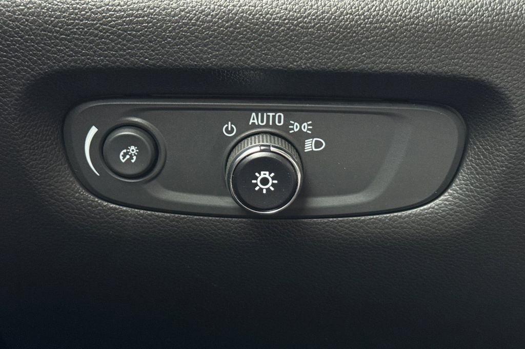 Certified 2023 Chevrolet Traverse LT w/ LT Premium Package image 34