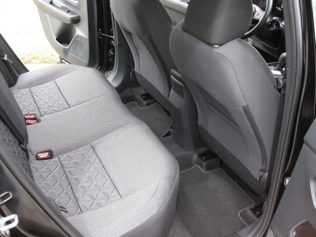 Used 2025 Nissan Kicks SV FWD image 28