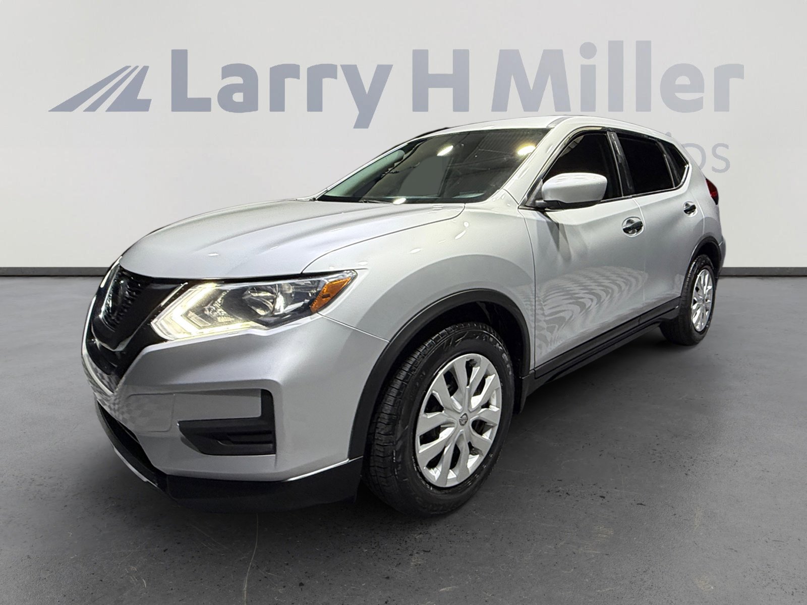 Used 2018 Nissan Rogue S FWD image 1