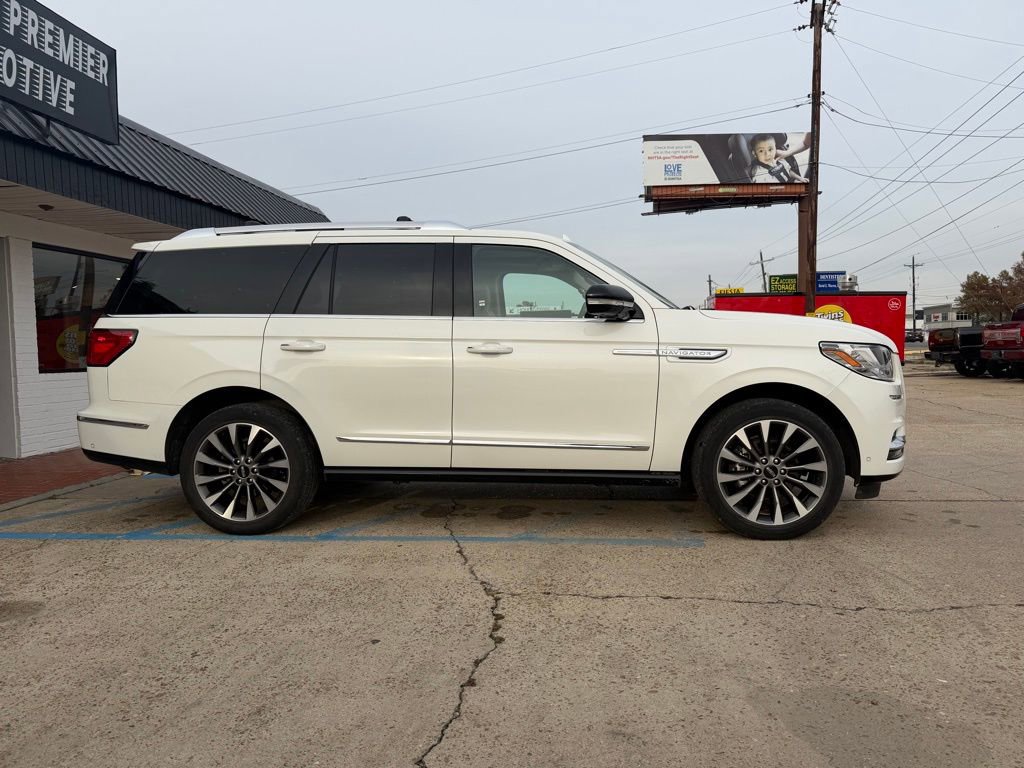 Used 2021 Lincoln Navigator Reserve w/ Luxury Package image 4