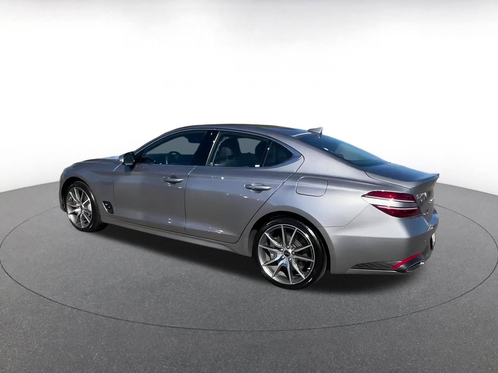 Used 2025 Genesis G70 2.5T image 9