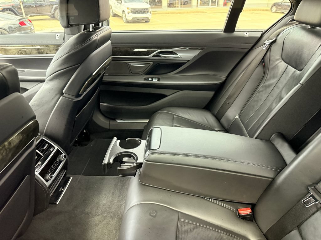 Used 2020 BMW 740i w/ M Sport Package RWD image 23