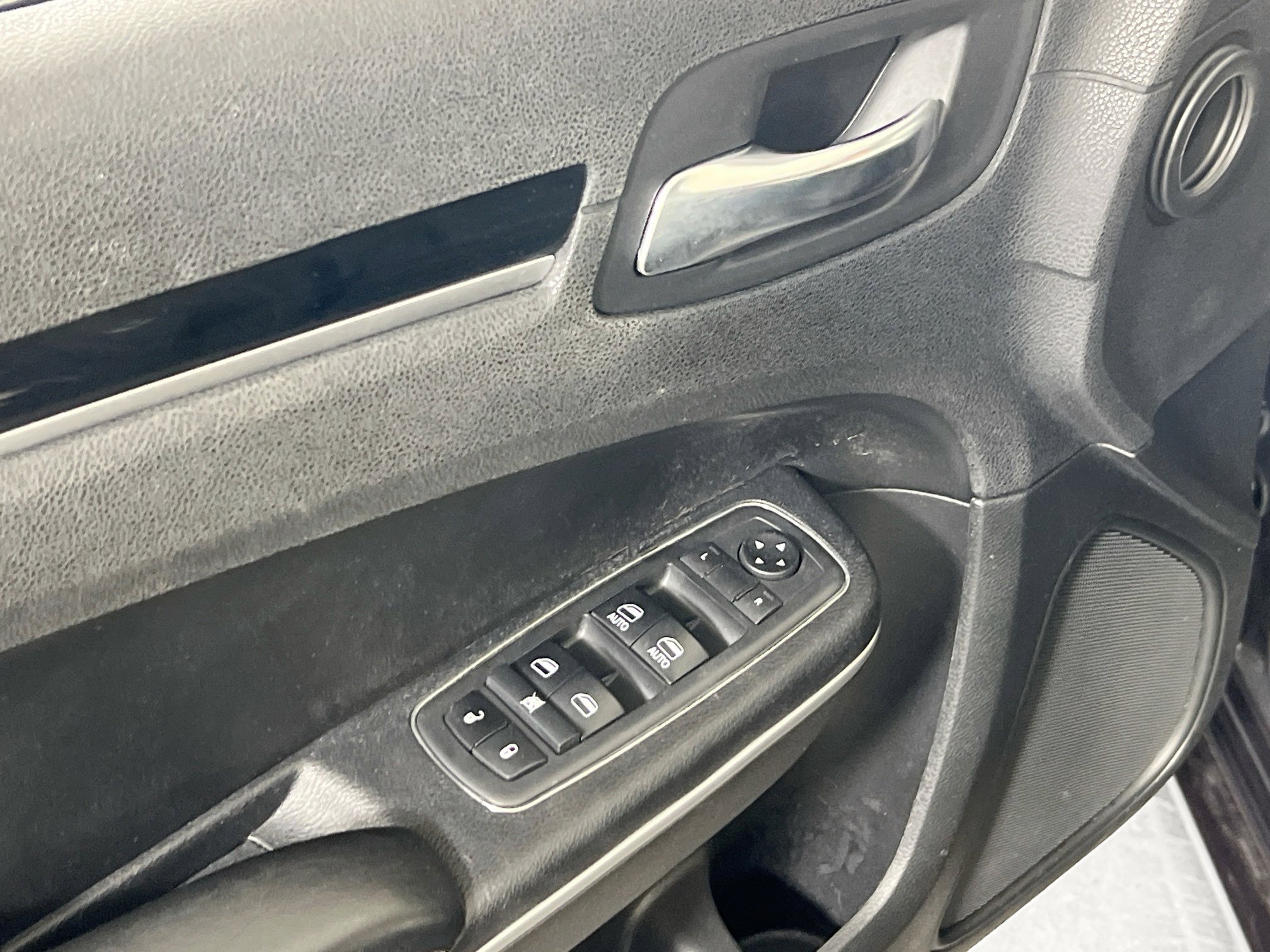 Used 2019 Chrysler 300 S image 17