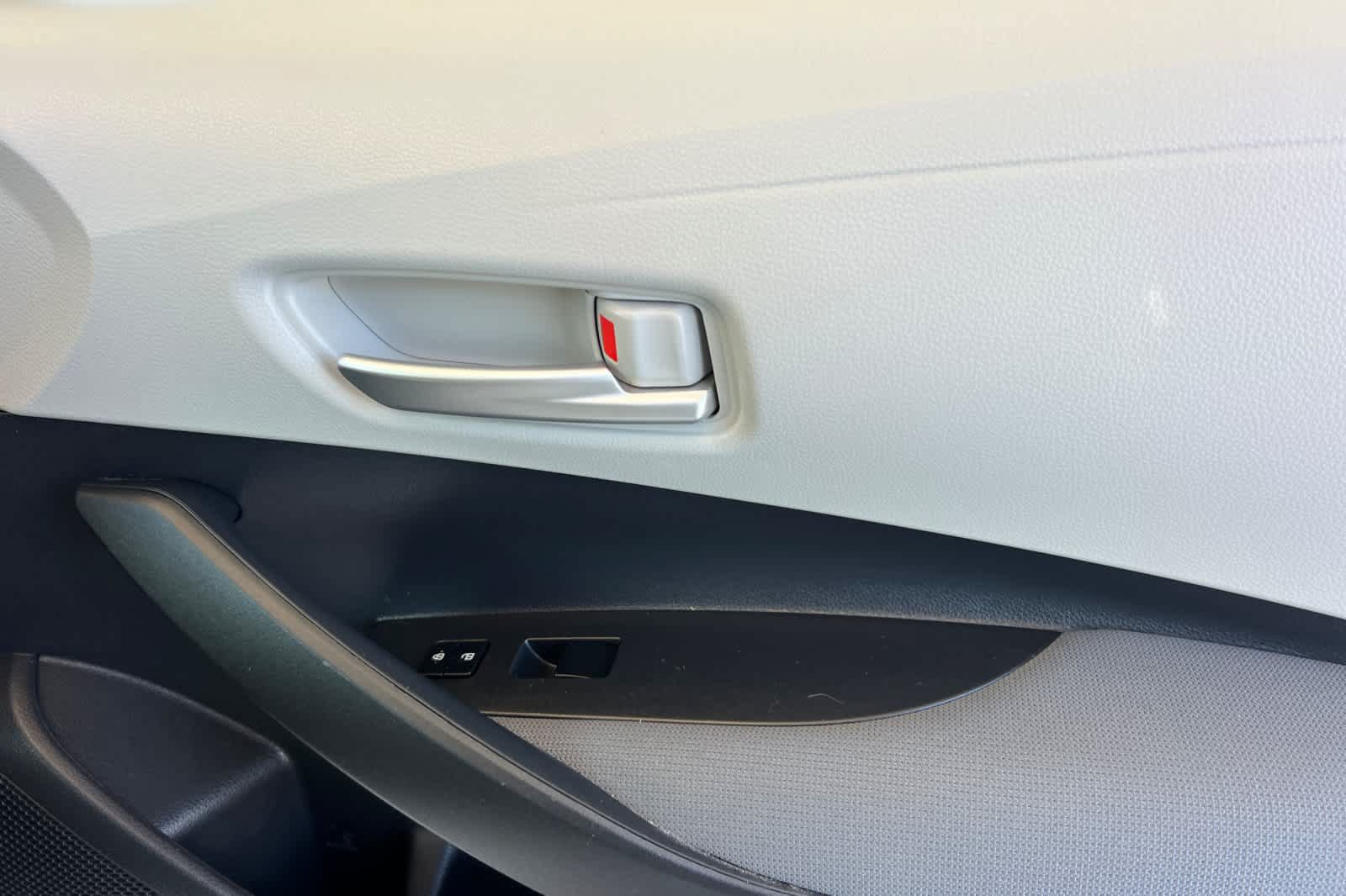 Used 2021 Toyota Corolla LE FWD image 17