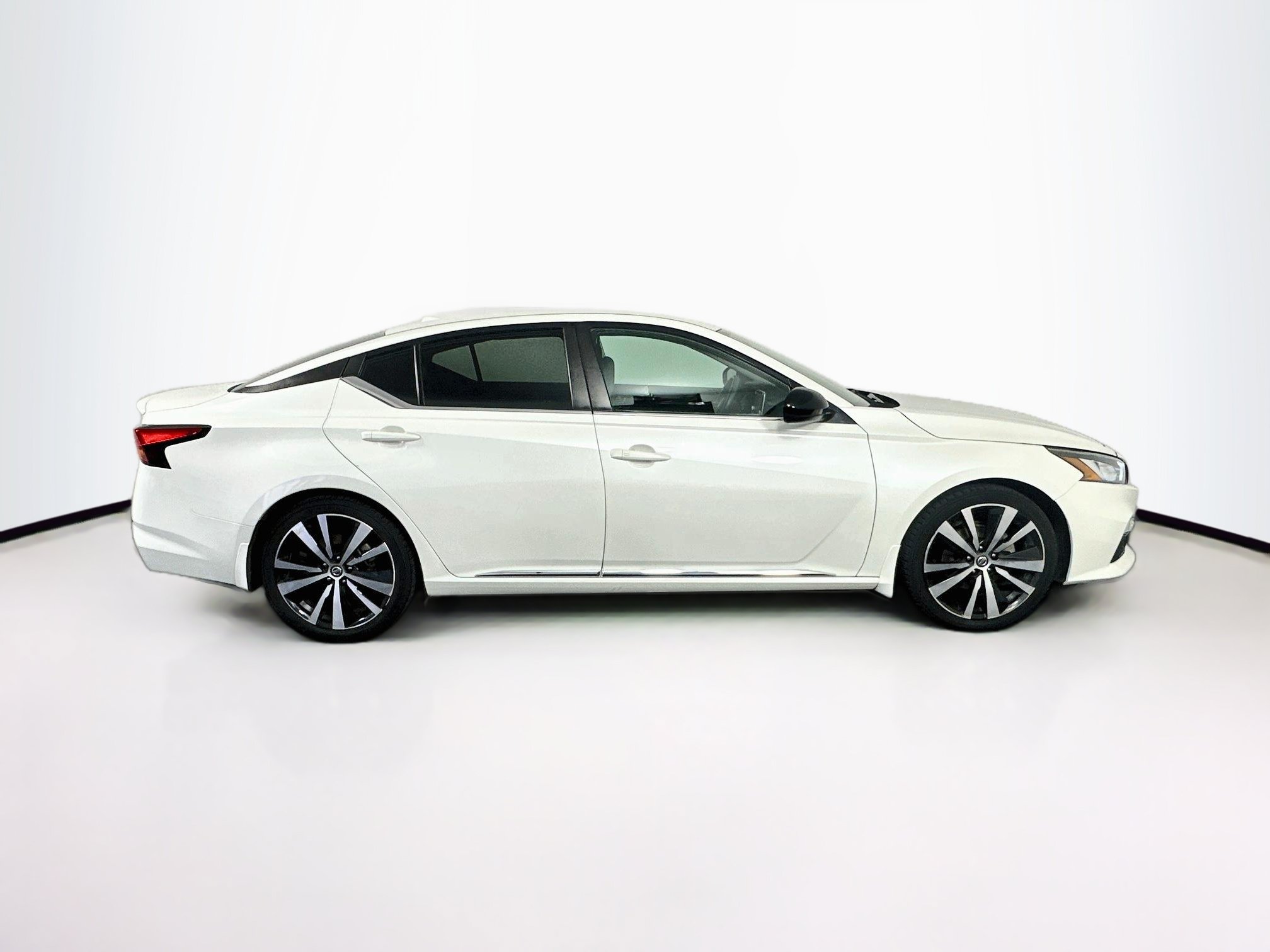 Used 2019 Nissan Altima 2.5 SR FWD image 10