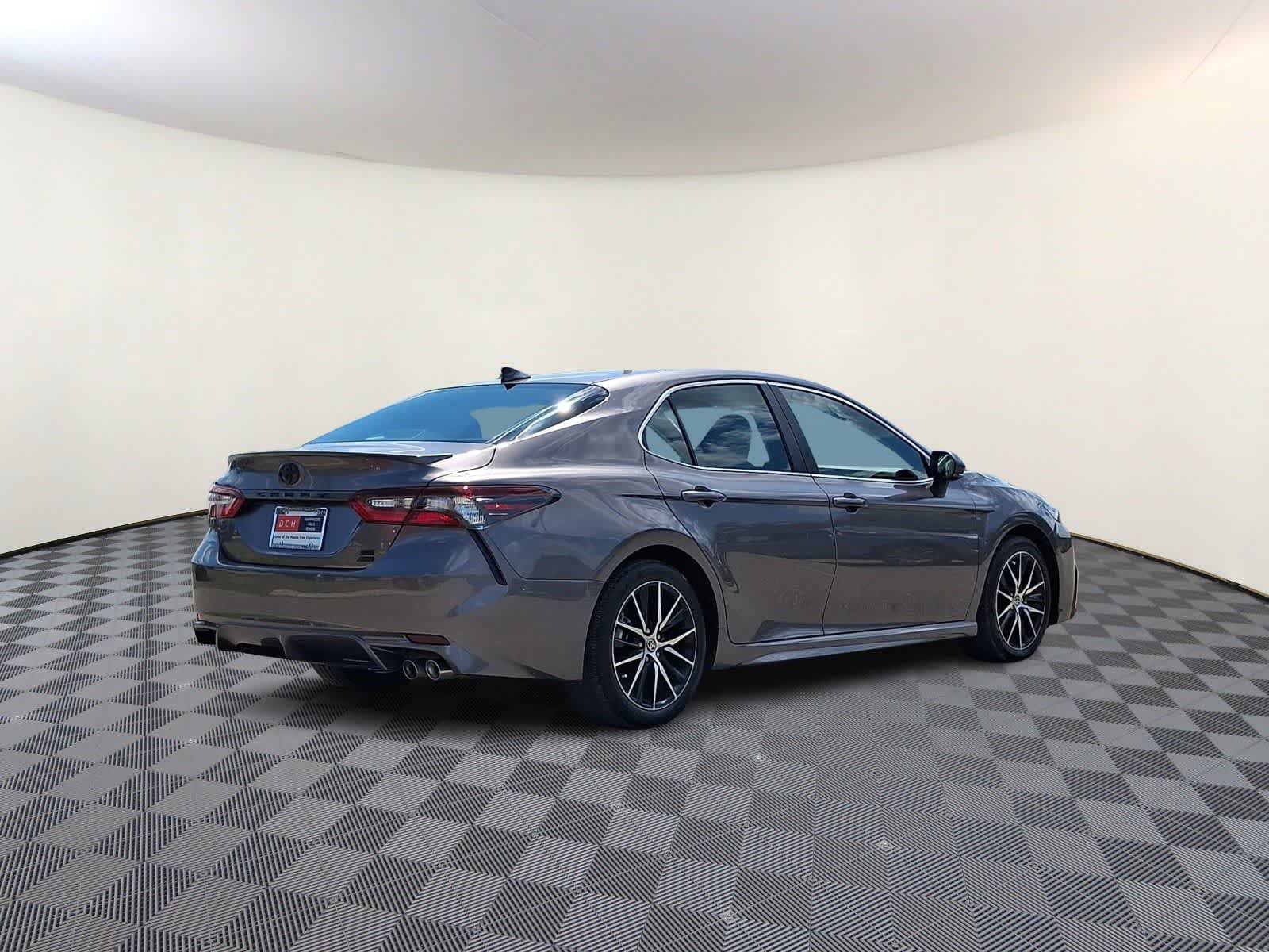 Used 2024 Toyota Camry SE AWD/4WD image 6