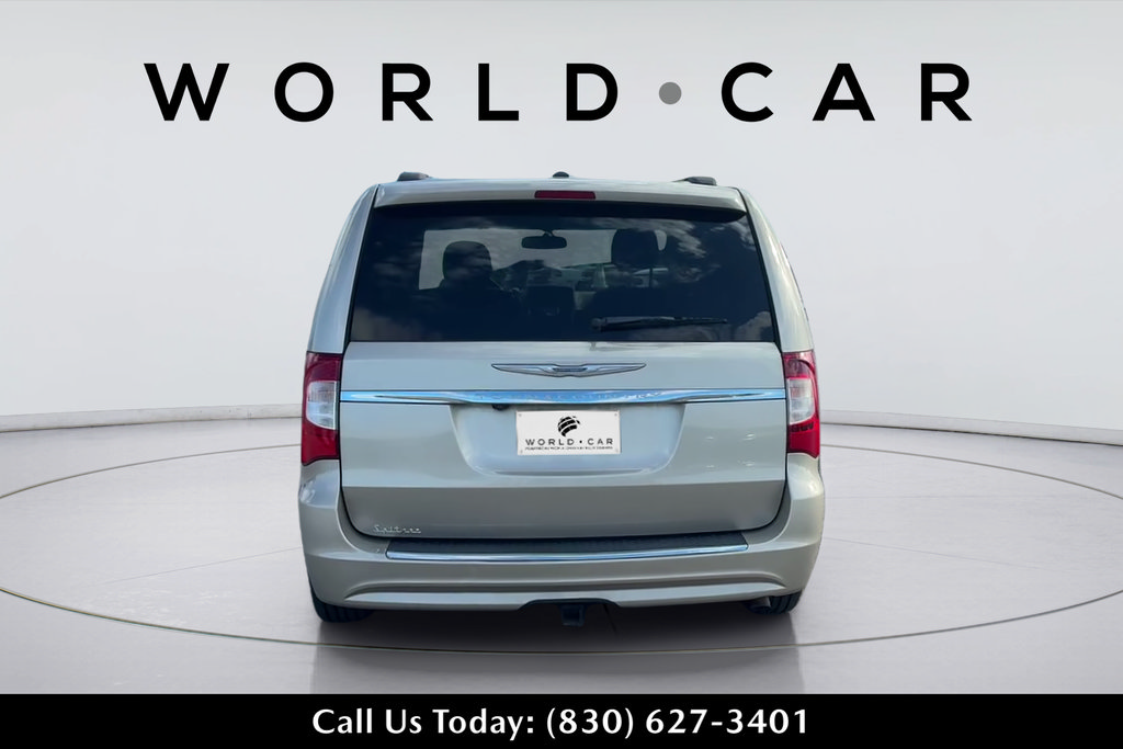 Used 2016 Chrysler Town & Country Touring w/ Trailer Tow Group FWD image 7