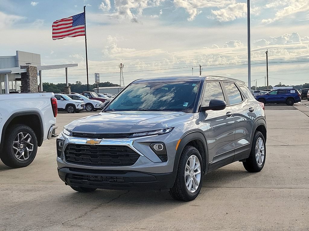 Used 2025 Chevrolet TrailBlazer LS w/ LS Convenience Package image 2