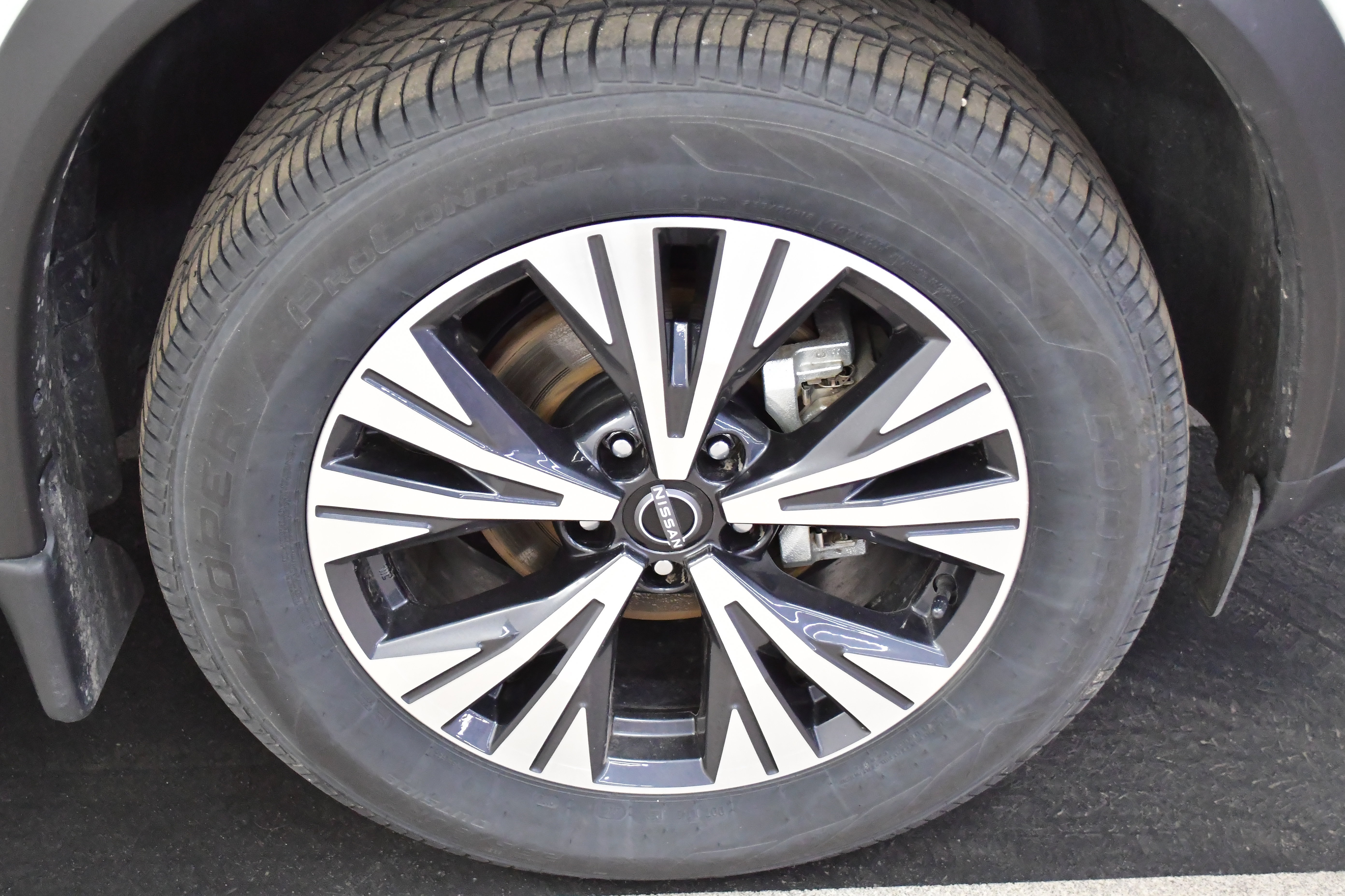 Used 2023 Nissan Rogue SV image 60