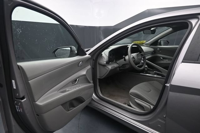 Used 2024 Hyundai Elantra SEL FWD image 11