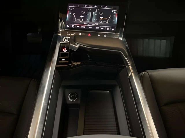 Used 2022 Audi e-tron Premium Plus w/ Premium Plus Package image 71