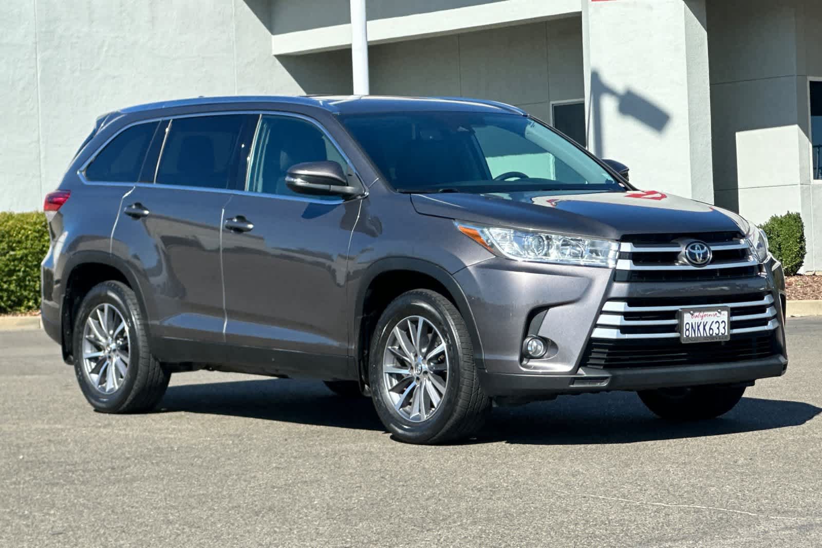 Used 2019 Toyota Highlander XLE AWD/4WD image 5