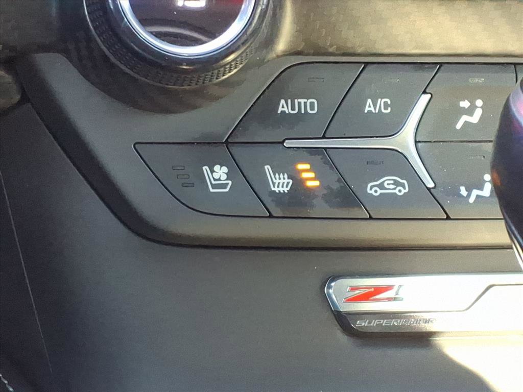 Used 2015 Chevrolet Corvette Z06 w/ 3LZ Preferred Equipment Group image 12