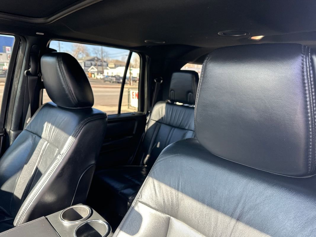 Used 2015 Lincoln Navigator image 26