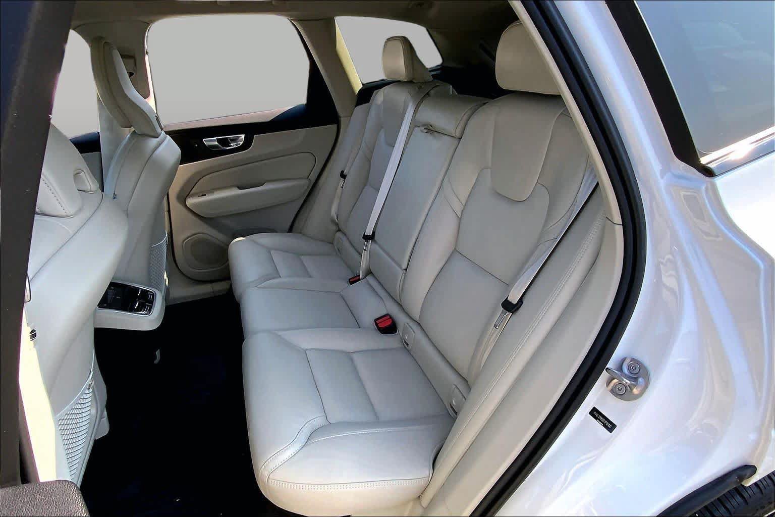 Used 2024 Volvo XC60 B5 Ultimate w/ Protection Package Premier AWD/4WD image 21