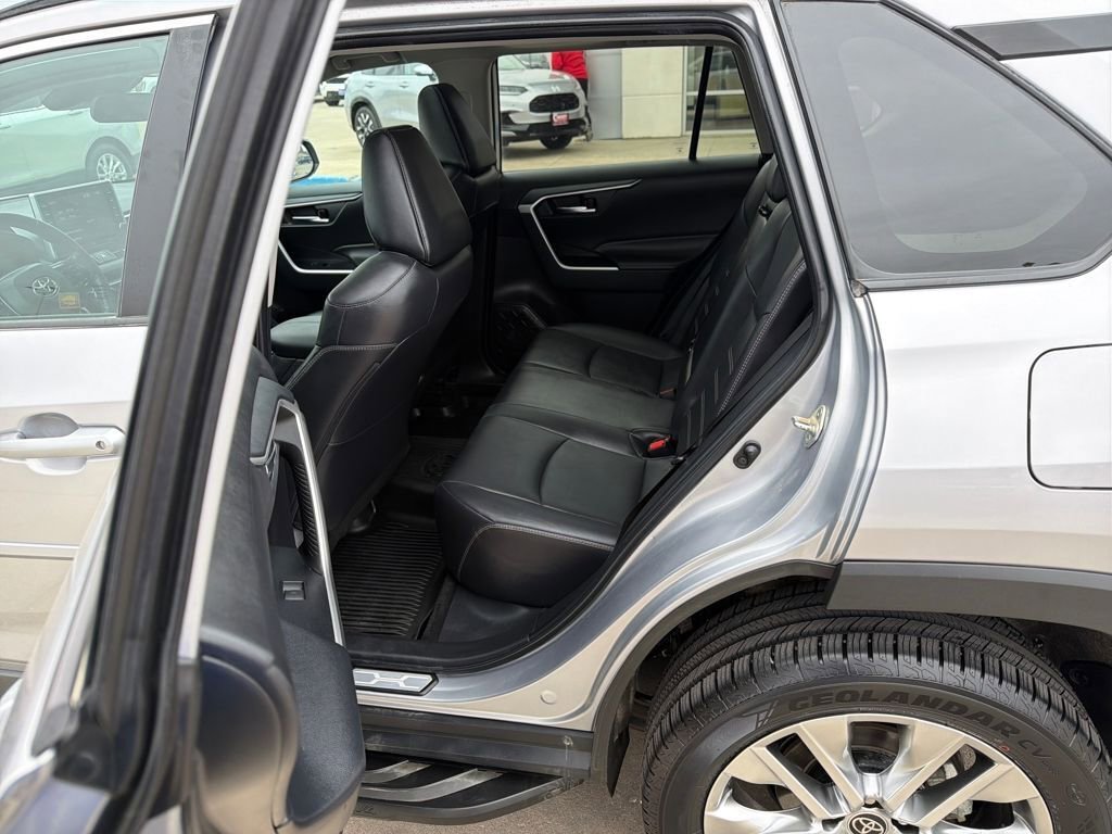 Used 2022 Toyota RAV4 XLE Premium AWD/4WD image 25