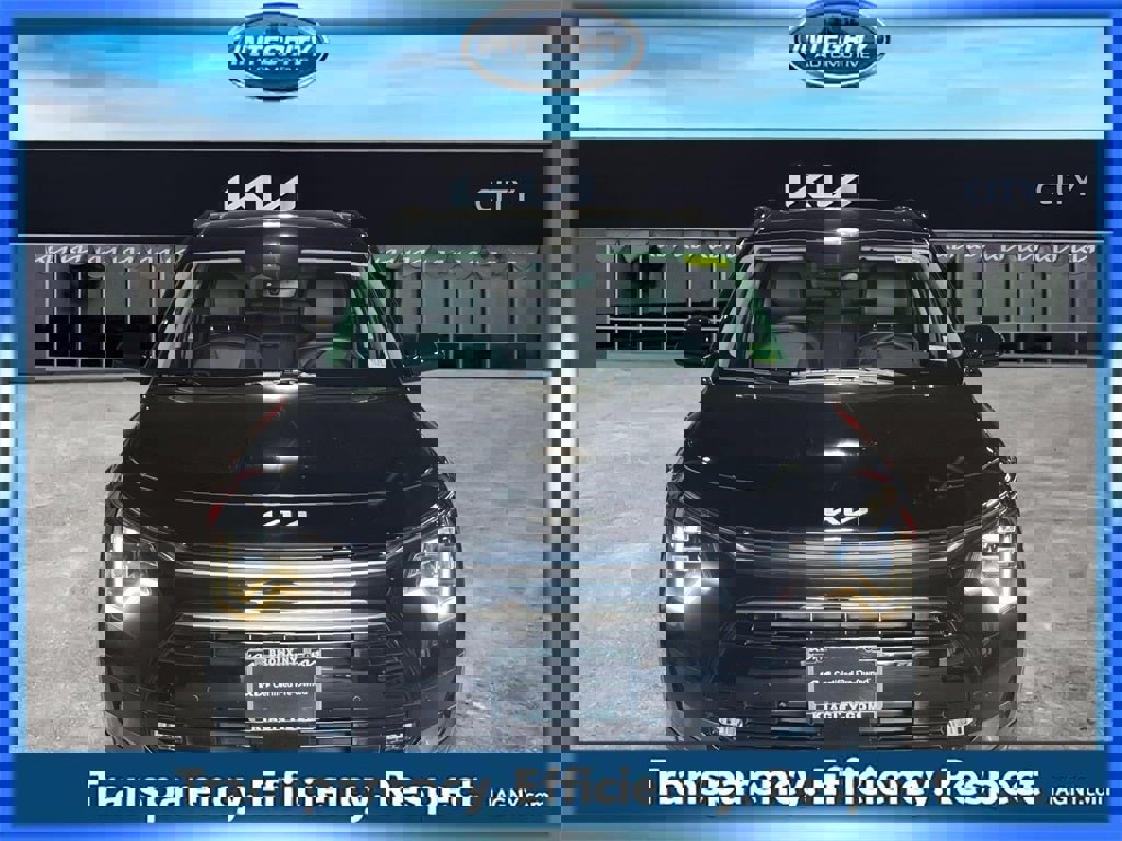 Used 2025 Kia Niro SX Touring image 2